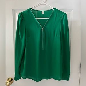 Face 2 Face Women’s emerald green long sleeve blouse with zippered front, size M